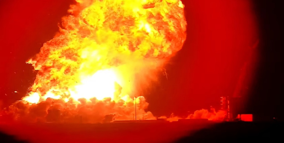 Даже не взлетел: корабль SpaceX Илона Маска взорвался в прямом эфире (видео)»>