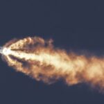 Илон Маск обещает более рискованные запуски после шестой катастрофы ракеты Starship (фото)»>