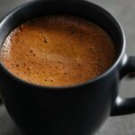Кофеин делает нечто странное с нашим мозгом во время сна: ученые выяснили что именно»>