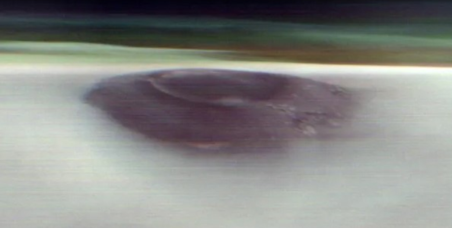 Покрыт облаками: зонд NASA сфотографировал второй по высоте вулкан Солнечной системы (фото)»>