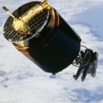Жуткие кадры: астронавты NASA совершили полет без страховки в открытом космосе (видео)»>