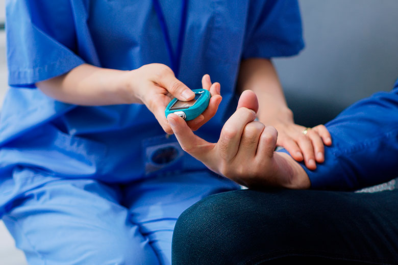 Россиянам назвали первые признаки сахарного диабета