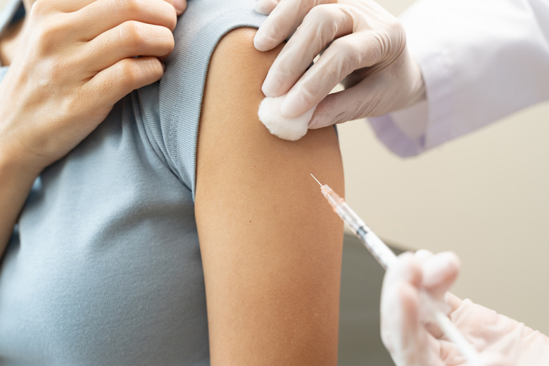 Россиянам рассказали о пользе комбинированных прививок