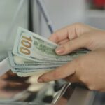 Что будет с долларом и евро в октябре 2025 года: прогноз и советы экспертов»>