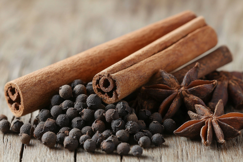 Ученые назвали специи, которые замедляют старение организма