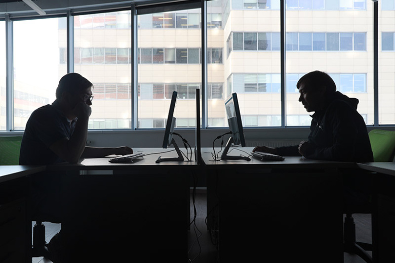 Врач объяснил, почему сидячая работа может быть опаснее тяжелого труда