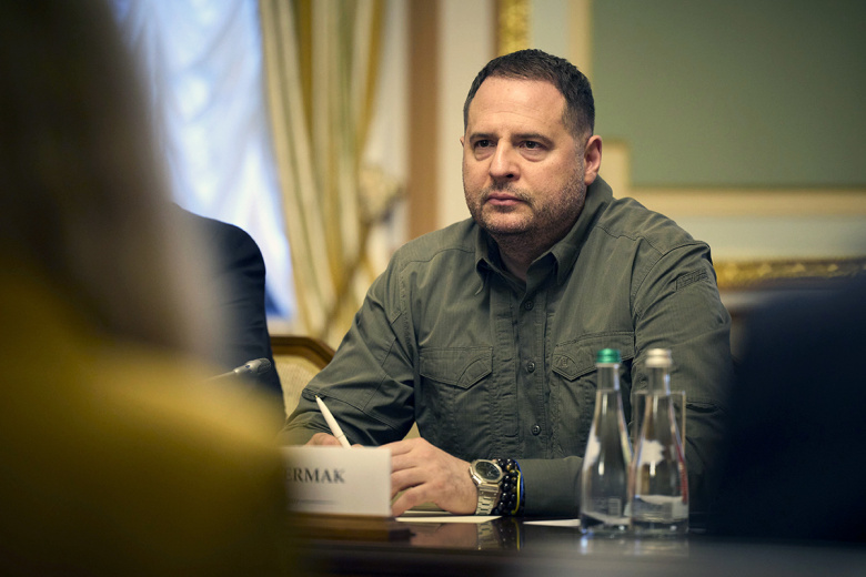 Экс-депутат Рады назвал неожиданную причину обысков у Ермака