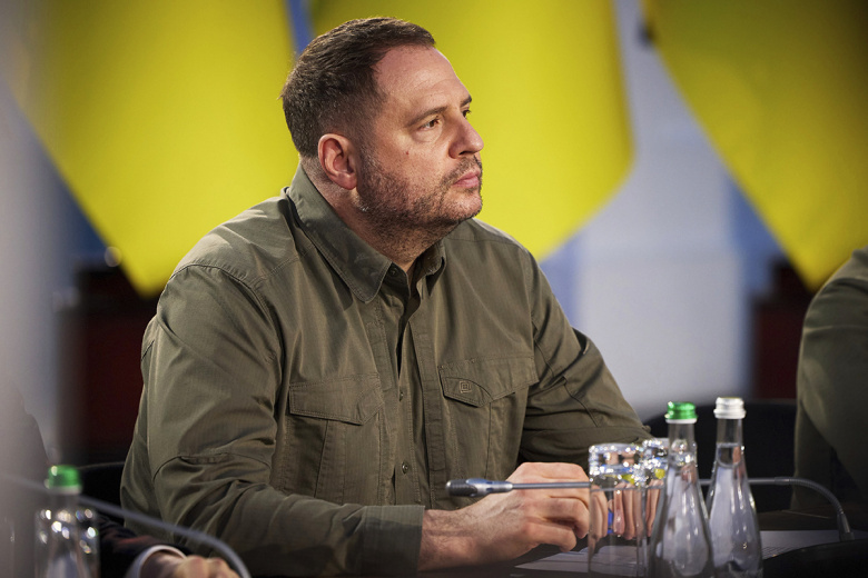 На Украине высмеяли решение Ермака ехать на фронт