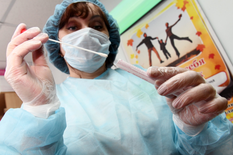 Врач ответил, можно ли использовать ватные палочки для чистки ушей